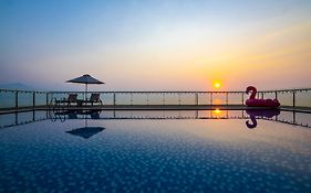 Serene Beach Hotel Danang